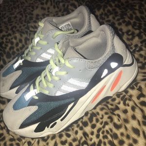 Yeezy boost 700